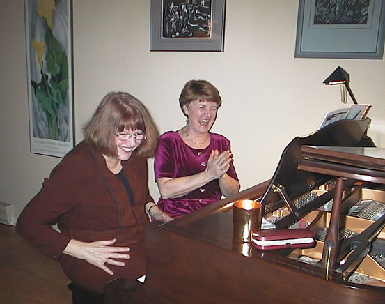 aut_1655_dianecherylatpiano.jpg 55.8K